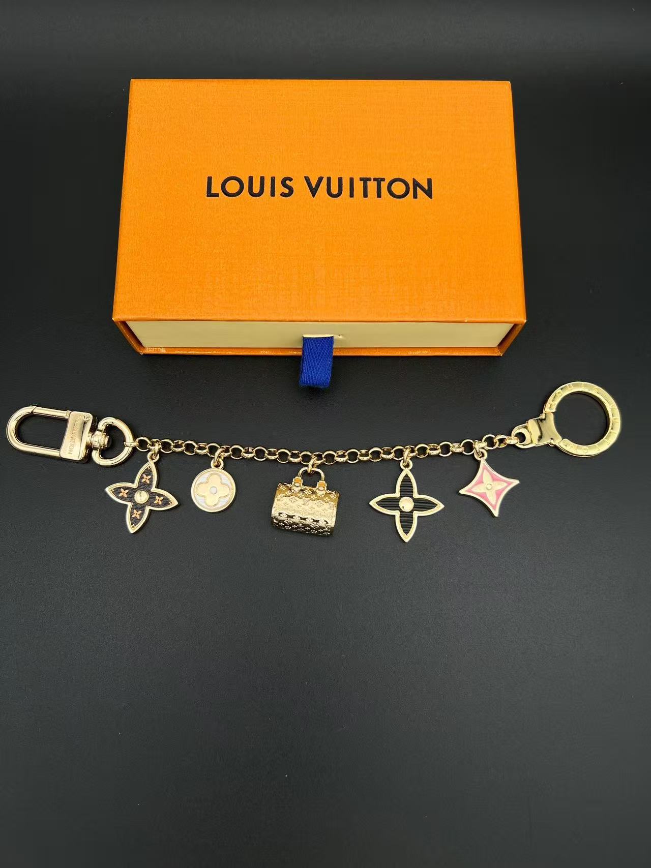 LV四つ葉のクローバーのキーホルダー【50％割引+送料無料】