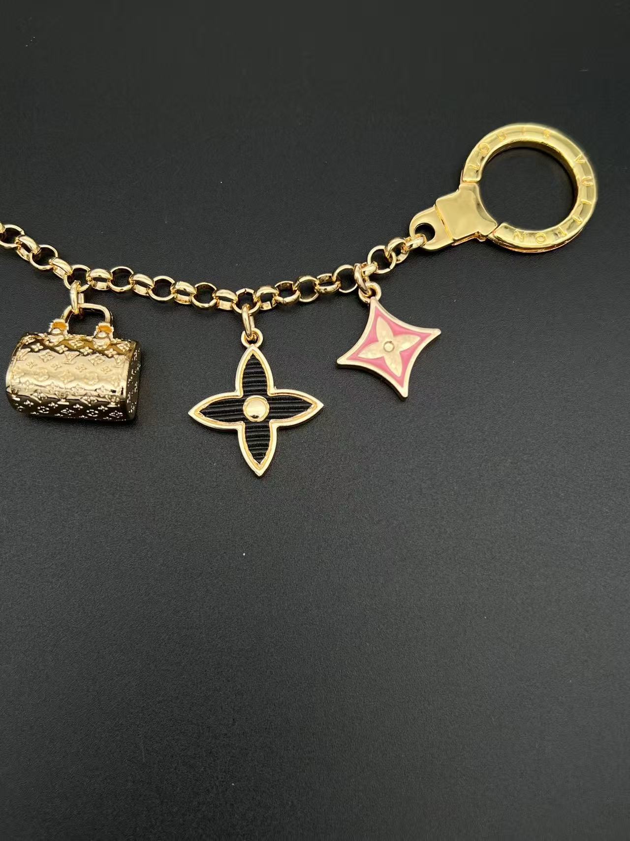 LV四つ葉のクローバーのキーホルダー【50％割引+送料無料】