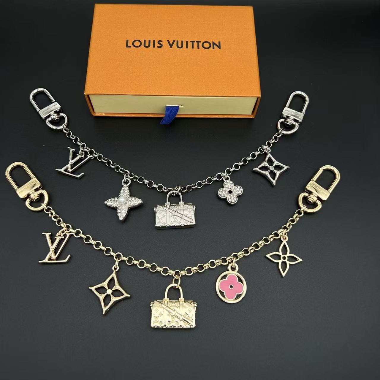 LV四つ葉のクローバーのキーホルダーチャーム【50％割引+送料無料】