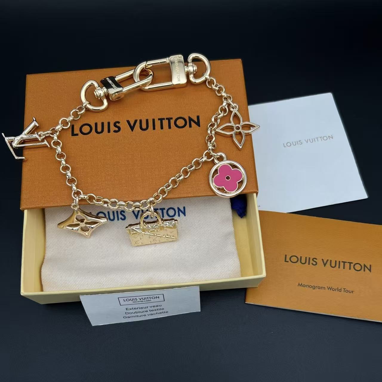 LV四つ葉のクローバーのキーホルダーチャーム【50％割引+送料無料】
