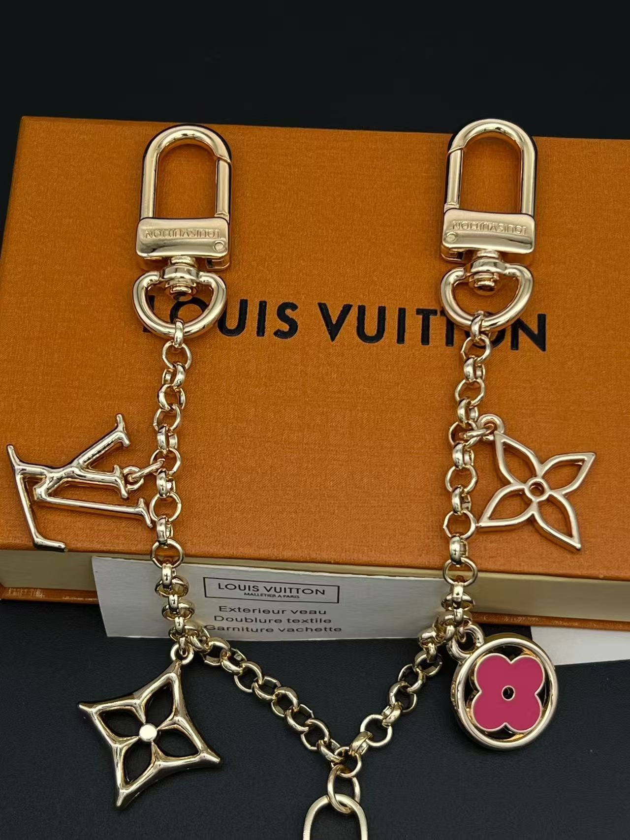 LV四つ葉のクローバーのキーホルダーチャーム【50％割引+送料無料】