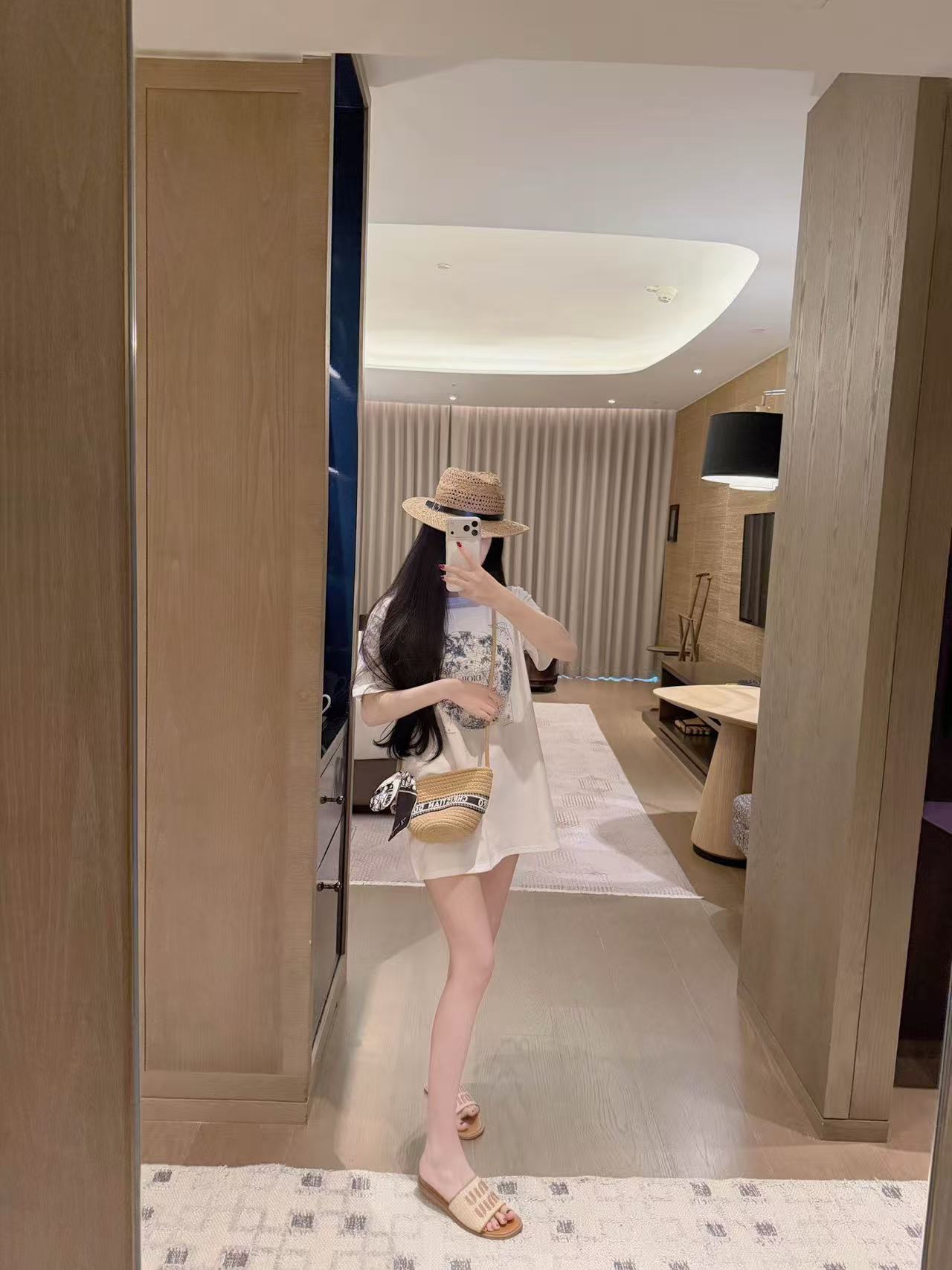 DI0Rスカーフ、バッグ、Tシャツと合わせて【50％割引+送料無料】