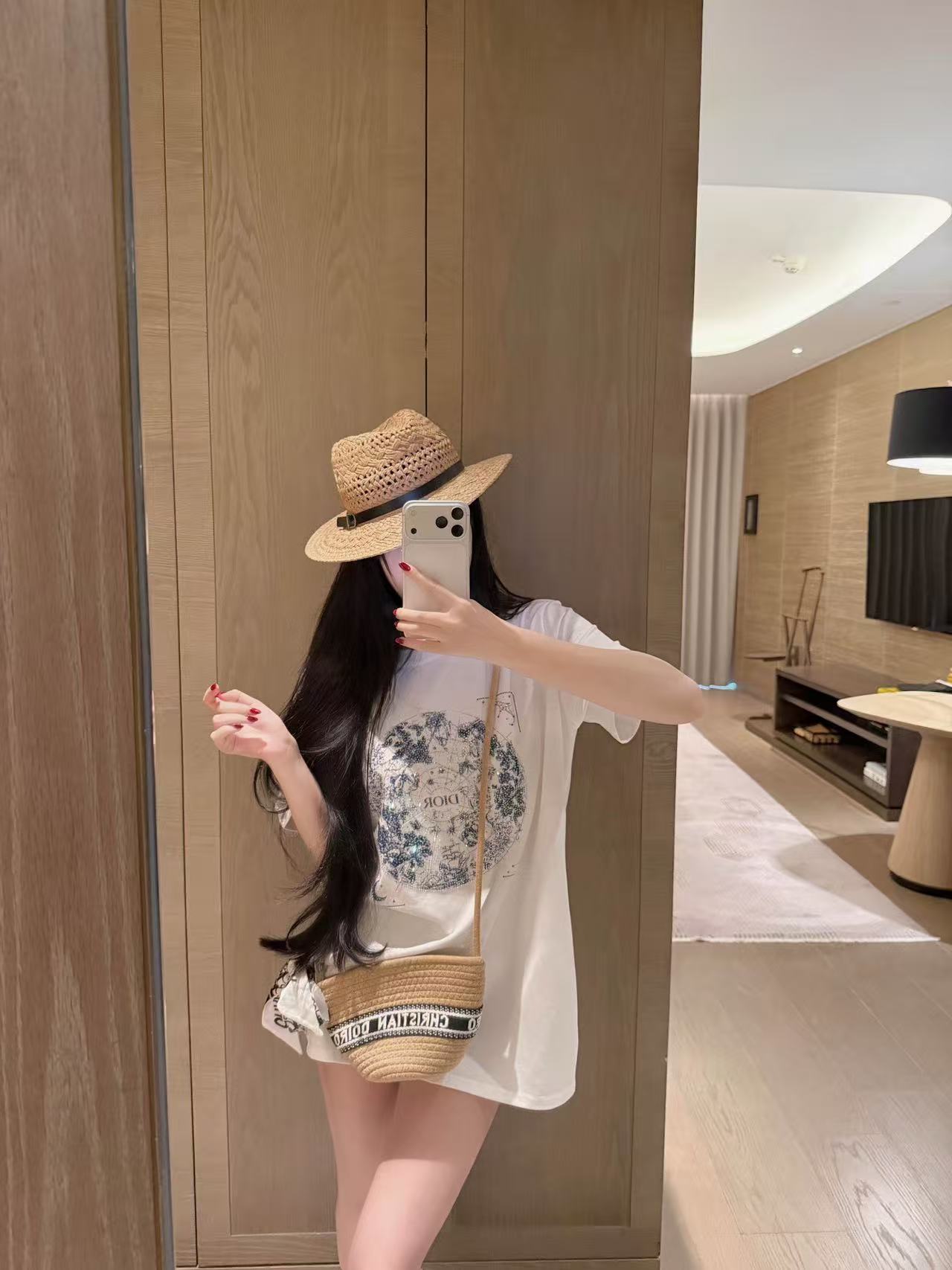 DI0Rスカーフ、バッグ、Tシャツと合わせて【50％割引+送料無料】