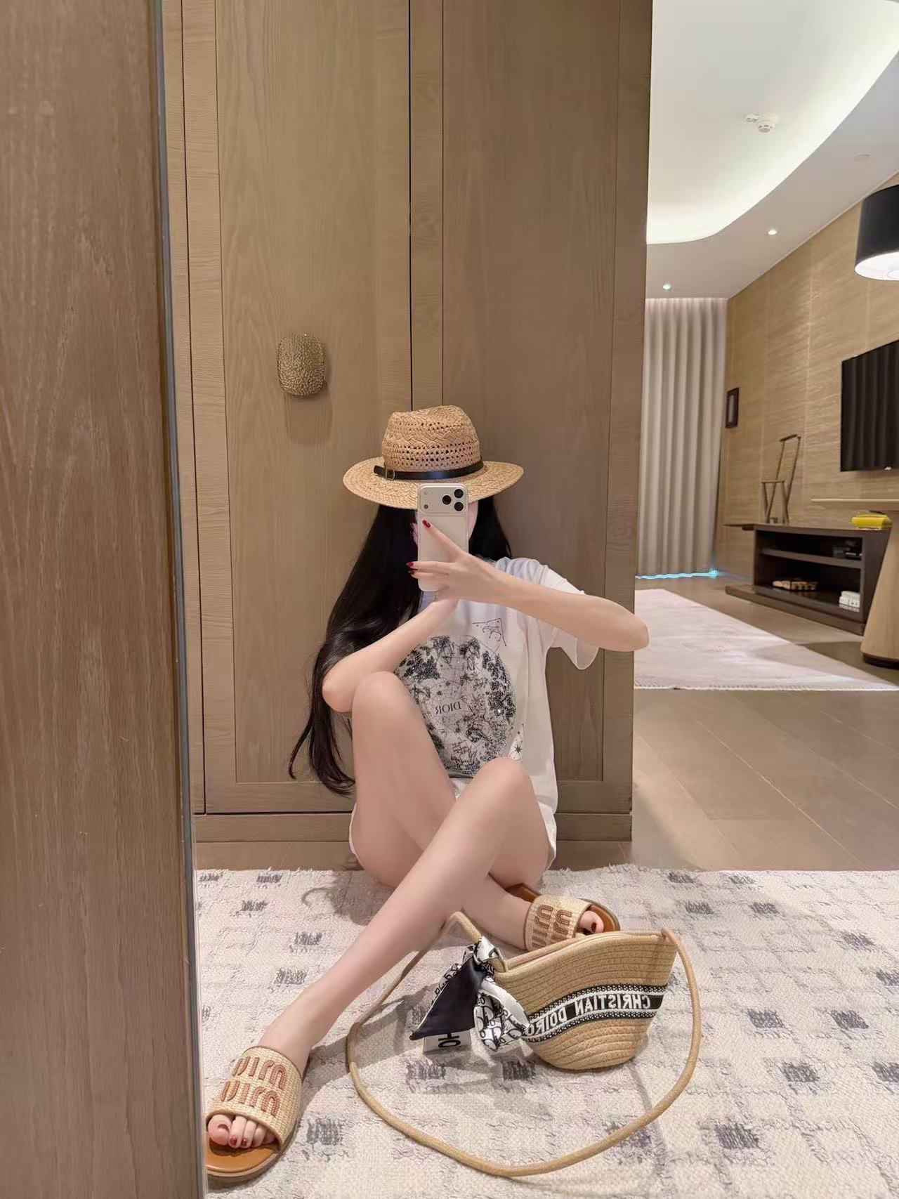 DI0Rスカーフ、バッグ、Tシャツと合わせて【50％割引+送料無料】