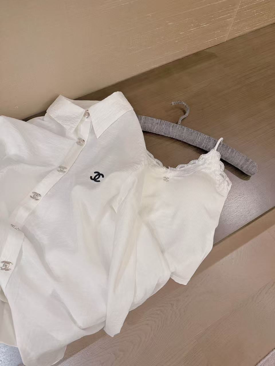 CHANE1 ダブルC ベスト＋シャツ ツーピースセット【50％割引+送料無料】