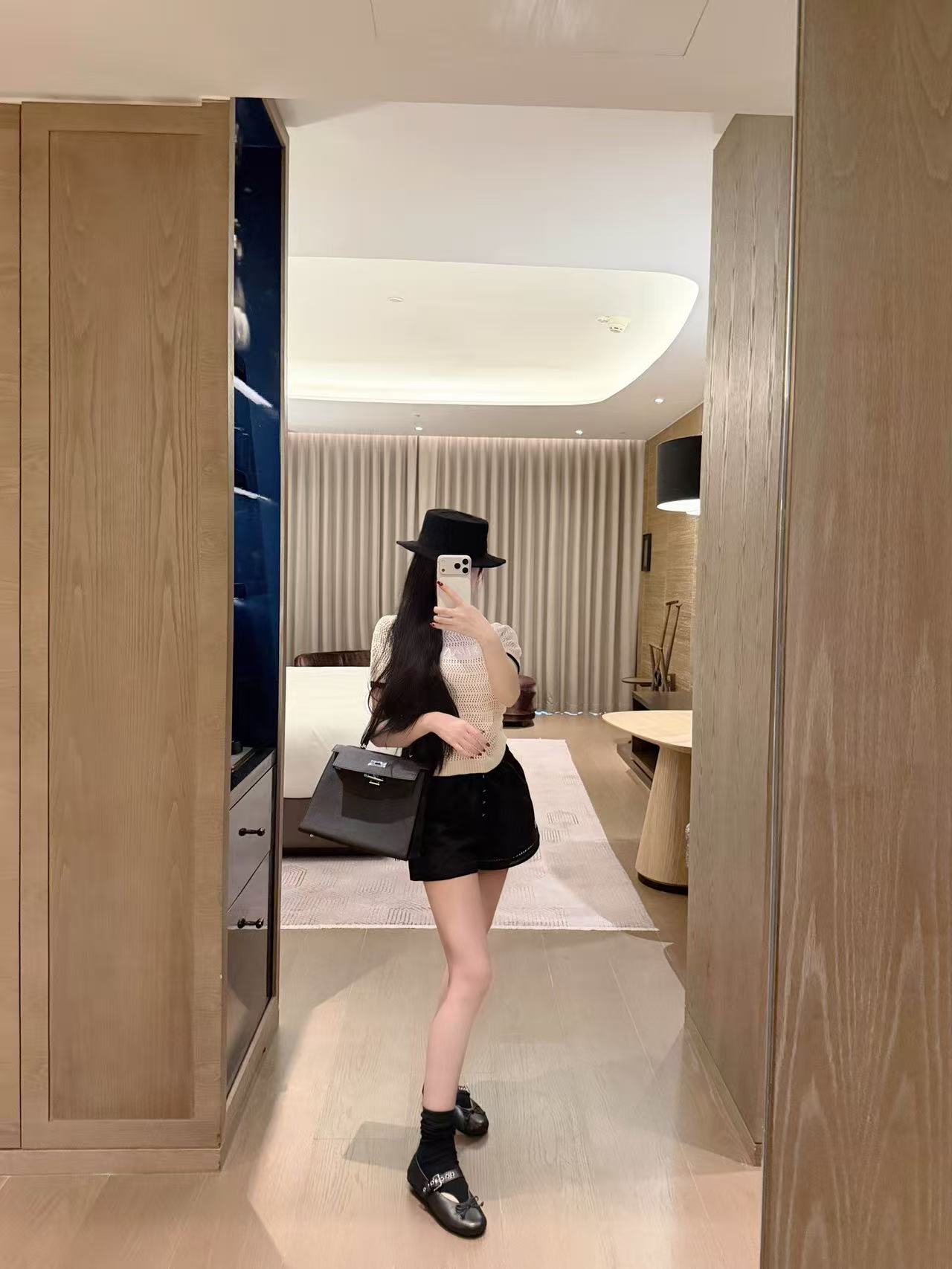 DI0Rストライプ柄のレターセーター【50％割引+送料無料】