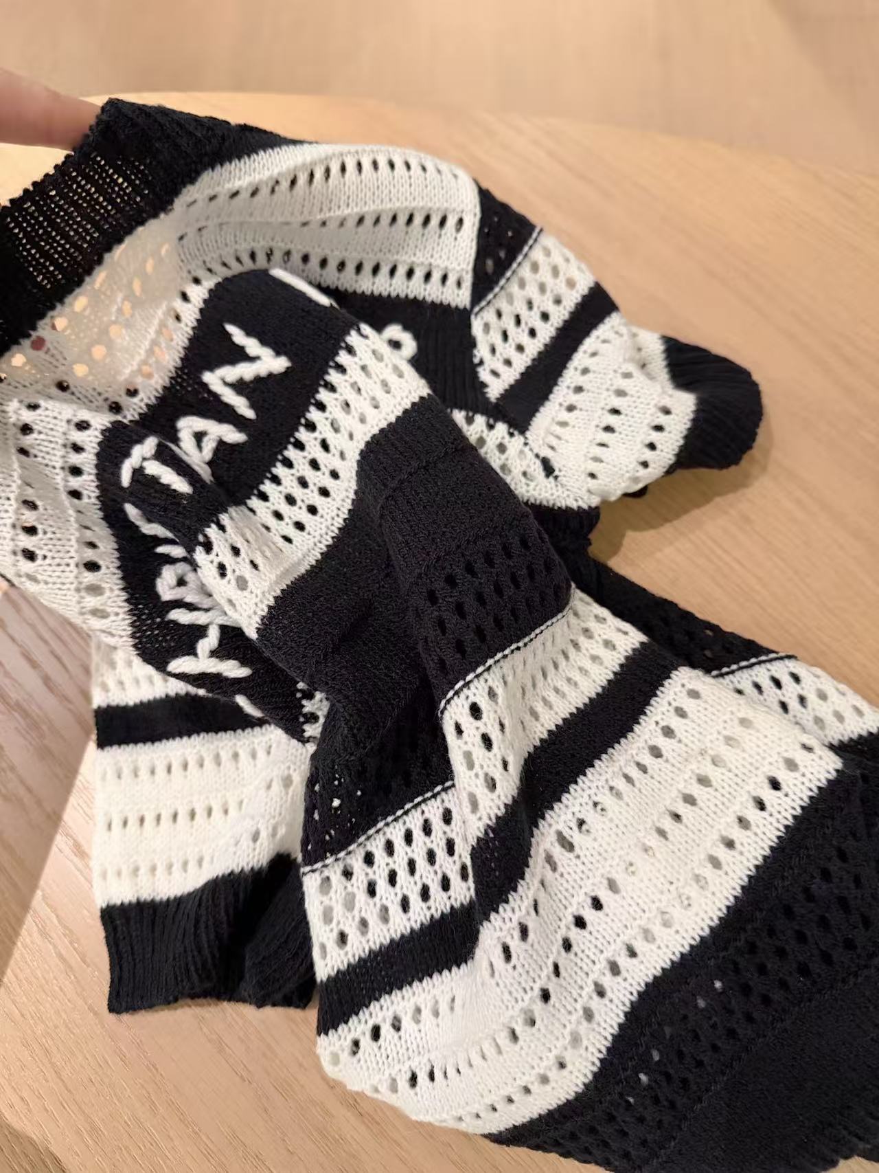 DI0Rストライプ柄のレターセーター【50％割引+送料無料】