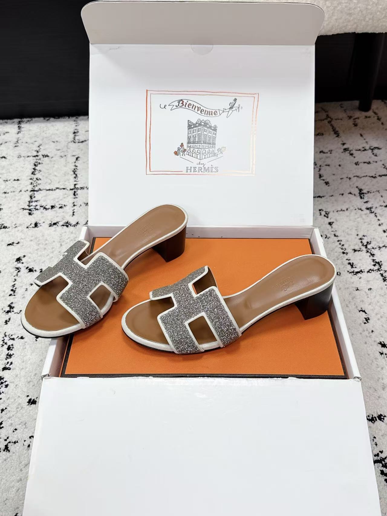 HERME5高品質の牛革製ローヒールシューズ【50％割引+送料無料】