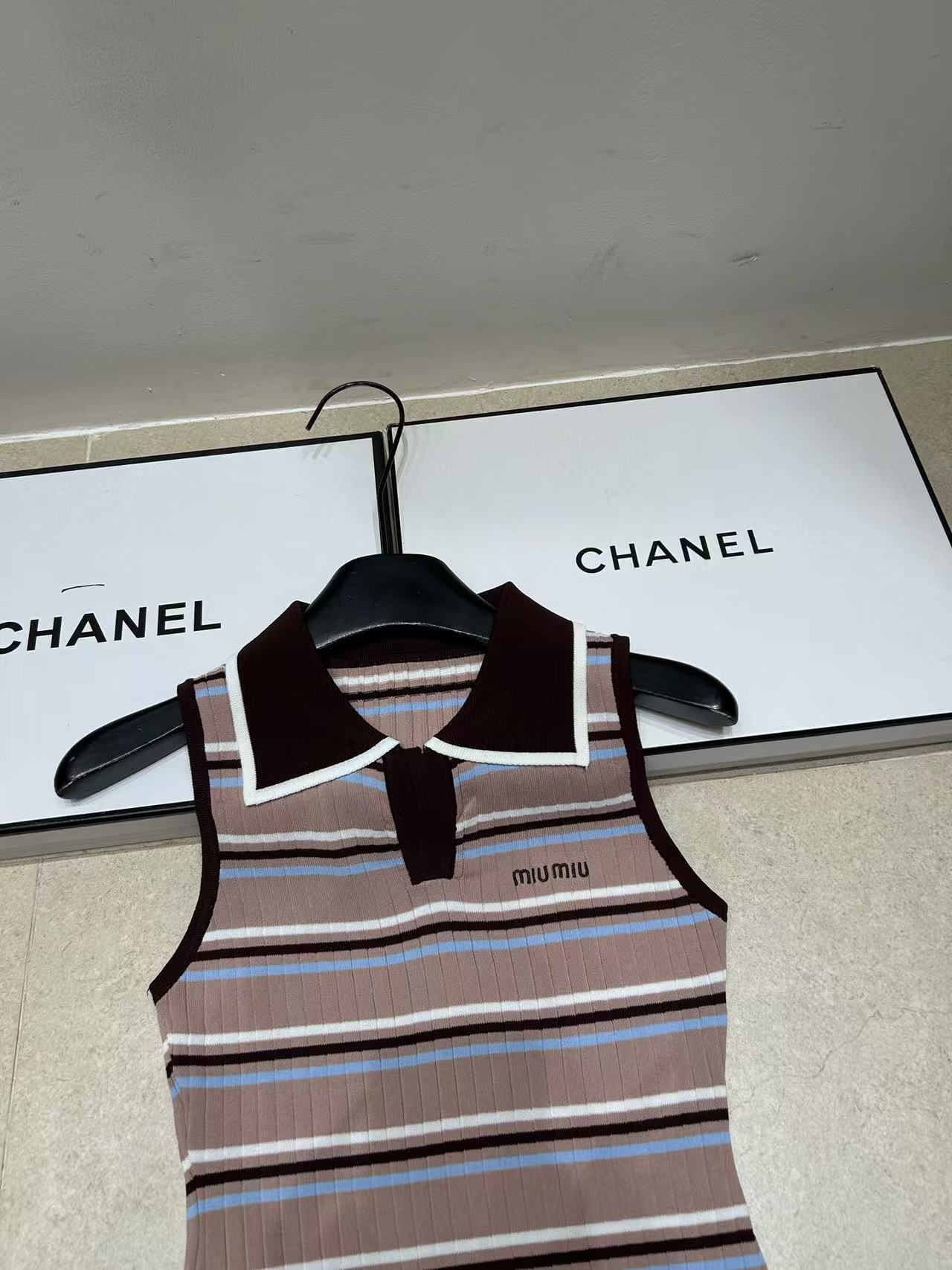 M1UM1U ストライプ柄ウールベスト【50％割引+送料無料】