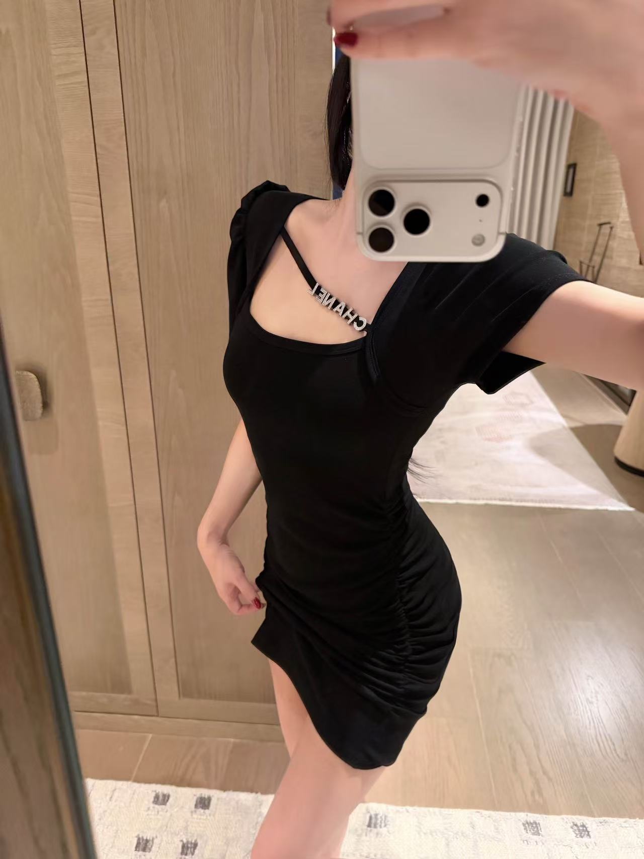 CHANE1 レターフィットドレス【50％割引+送料無料】