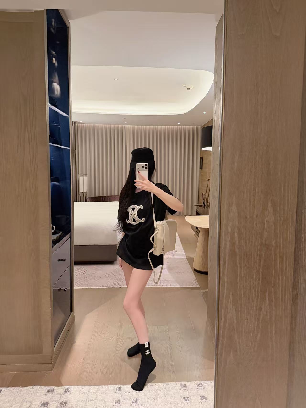 CEL1NEのソックス＋凱旋門Tシャツ【50％割引+送料無料】