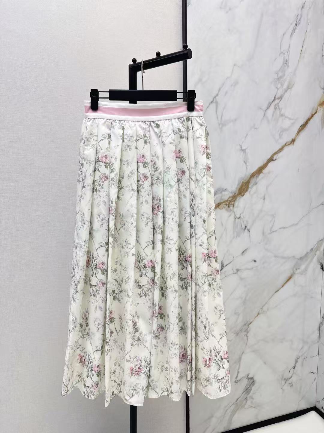 DI0R花柄プリントのミディスカート【50％割引+送料無料】