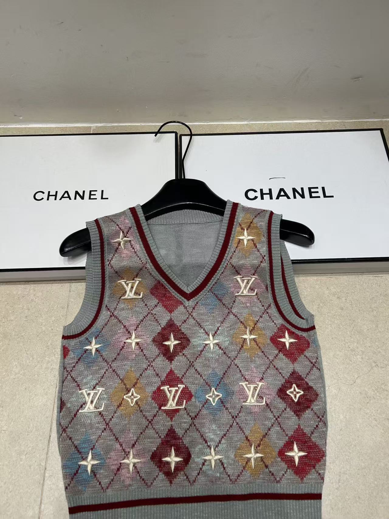 LV刺繍ロゴ入りウールベスト【50％割引+送料無料】