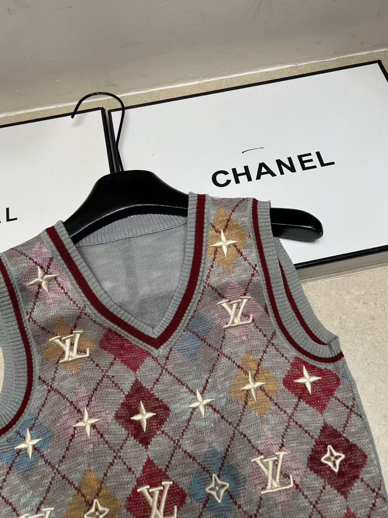 LV刺繍ロゴ入りウールベスト【50％割引+送料無料】