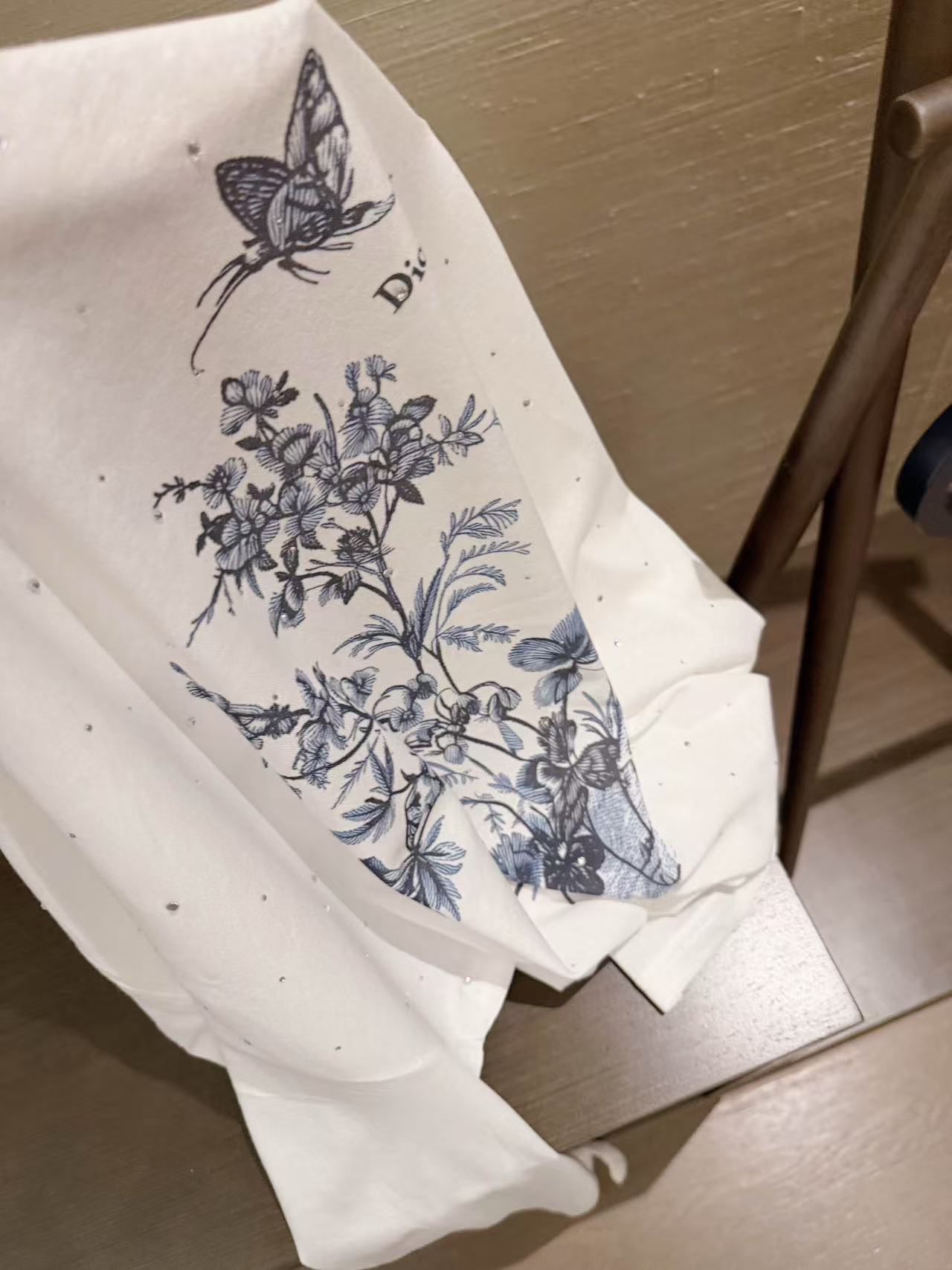 DI0Rプリント入り長袖Tシャツ【50％割引+送料無料】