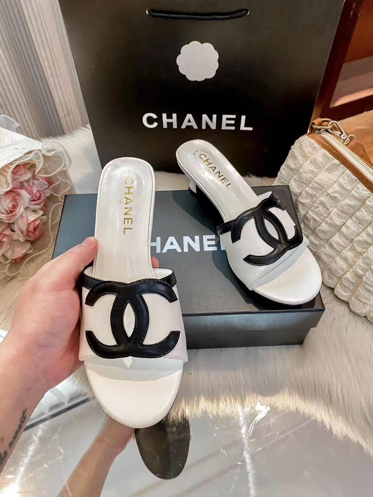 CHANE1 シンプルダブルC ローヒール【50％割引+送料無料】