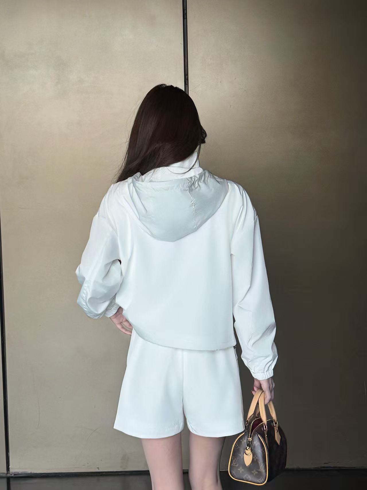 CEL1NE ショートパンツ＋フード付きジャケット ツーピースセット【50％割引+送料無料】