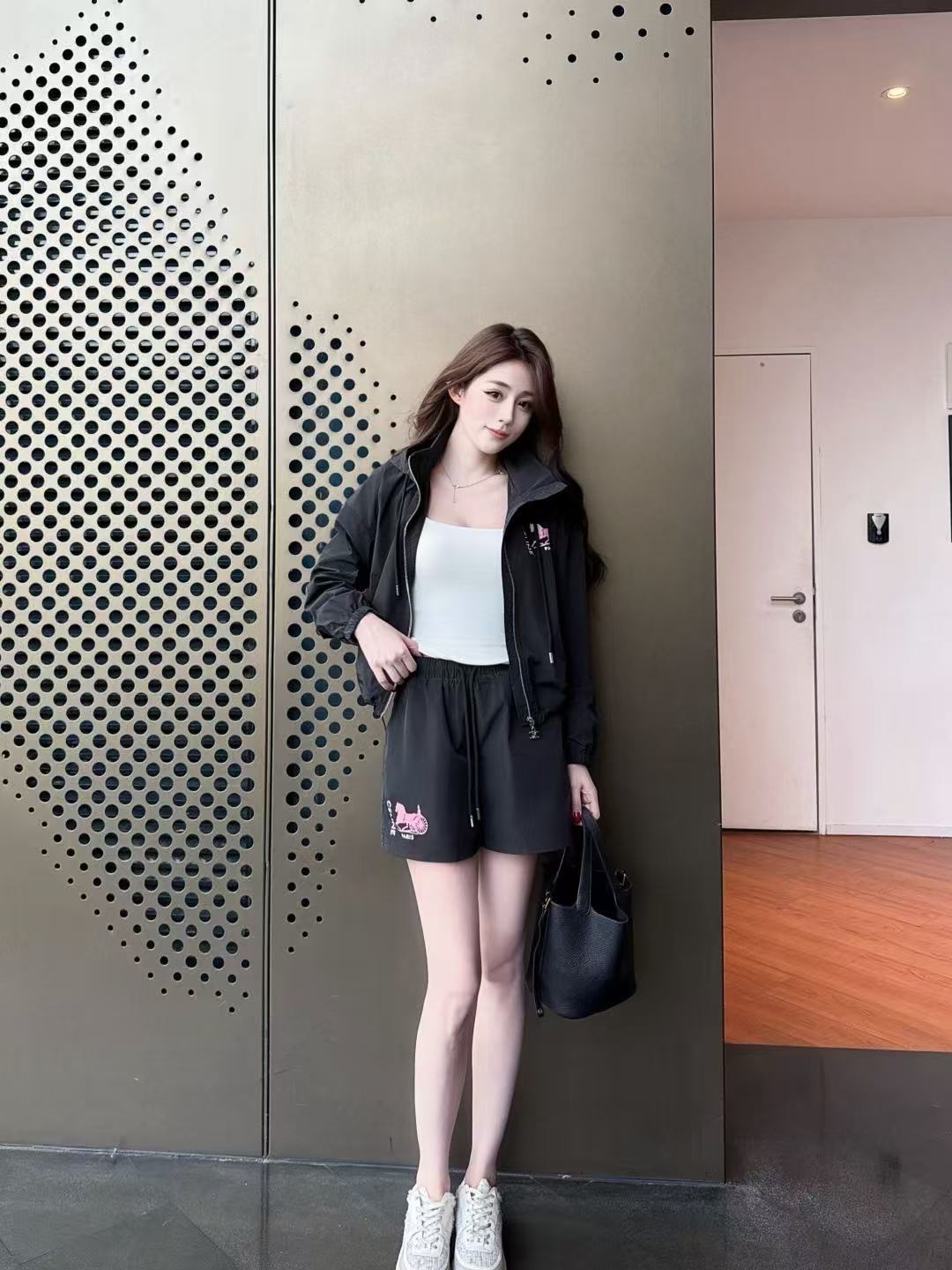 CEL1NE ショートパンツ＋フード付きジャケット ツーピースセット【50％割引+送料無料】