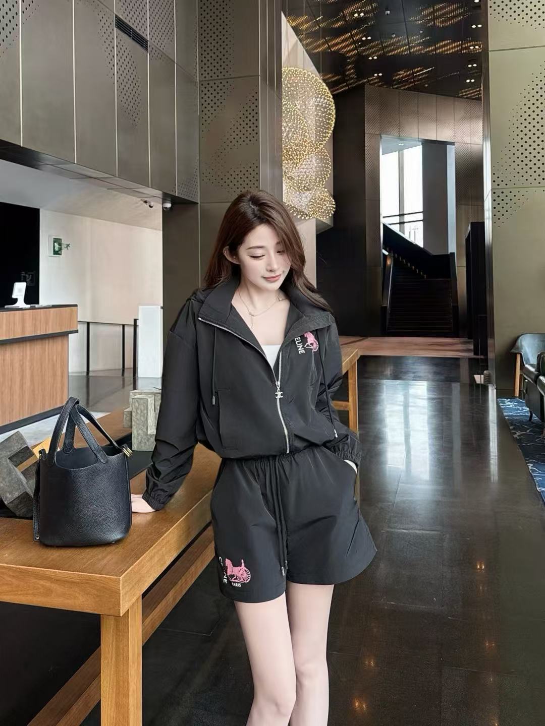 CEL1NE ショートパンツ＋フード付きジャケット ツーピースセット【50％割引+送料無料】