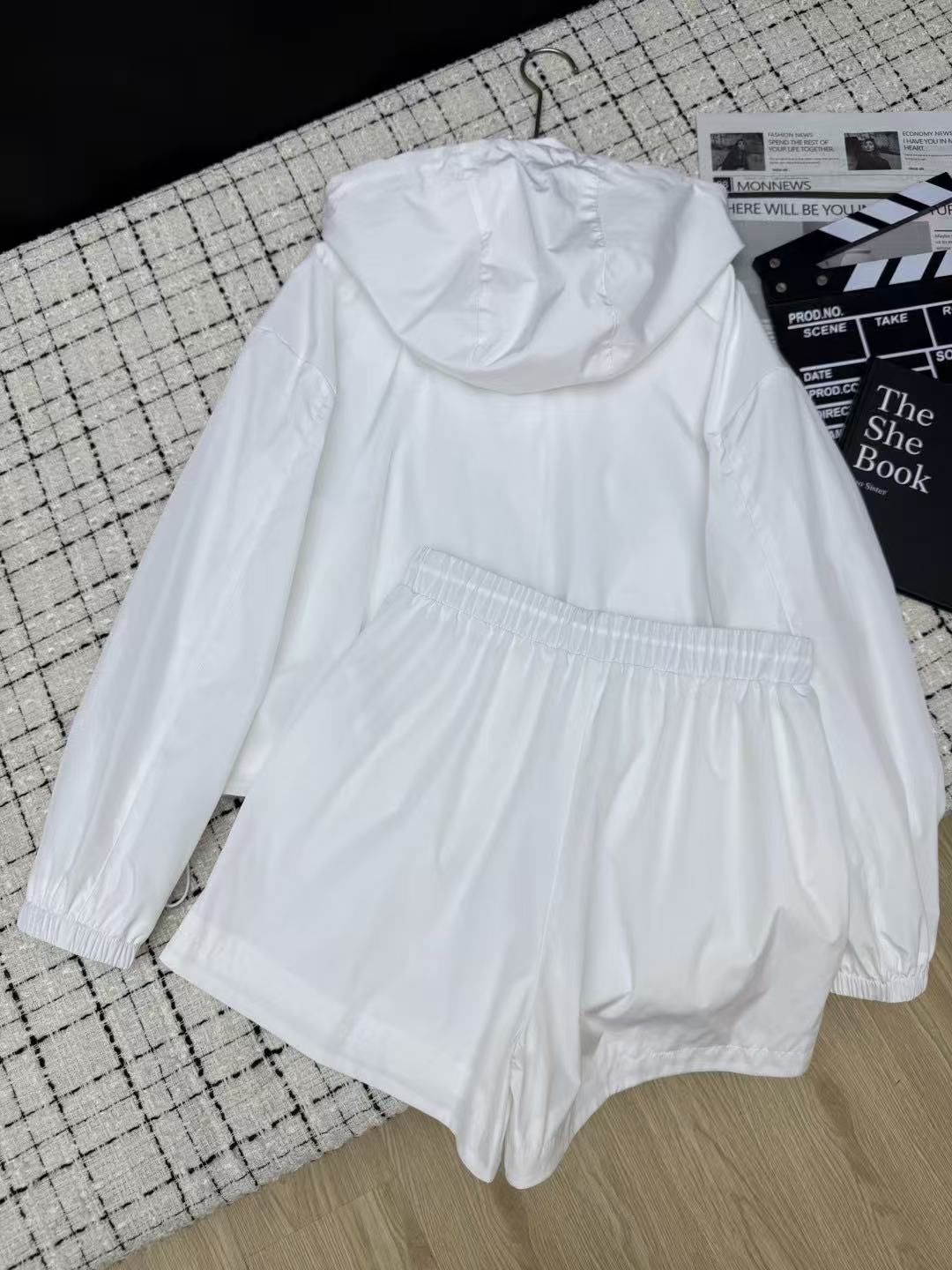 CEL1NE ショートパンツ＋フード付きジャケット ツーピースセット【50％割引+送料無料】