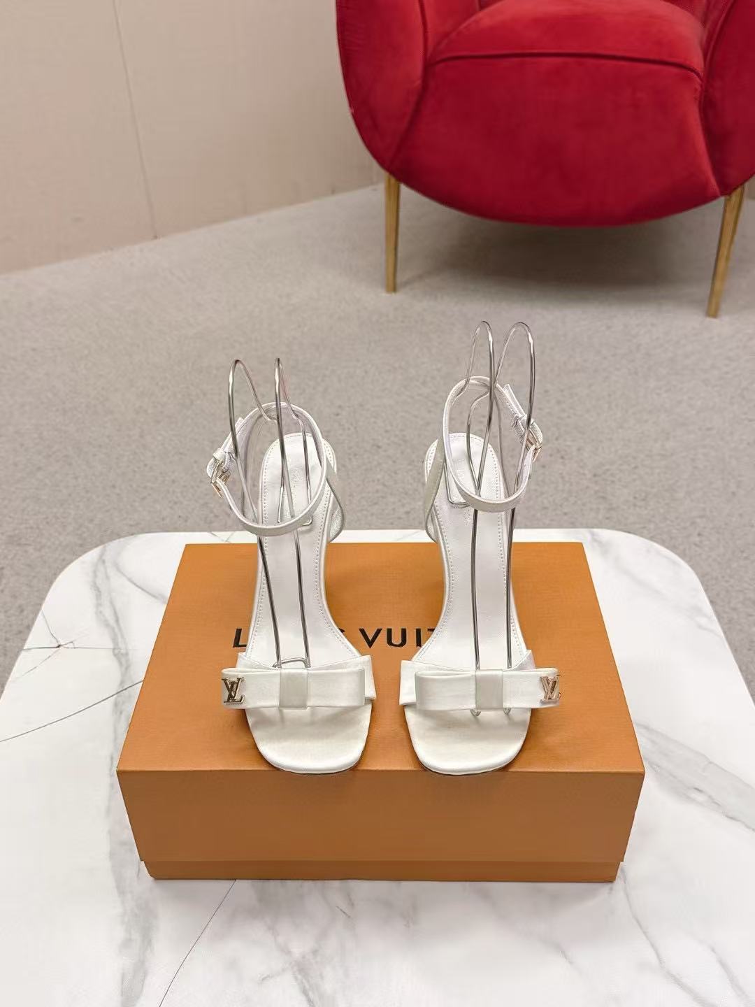 LV高品質の蝶ネクタイ付きスティレットヒール【50％割引+送料無料】