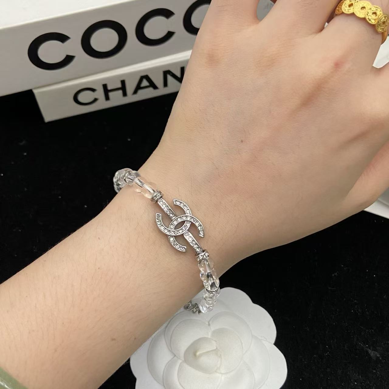CHANE1 ダブルC 透明ビーズブレスレット【50％割引+送料無料】