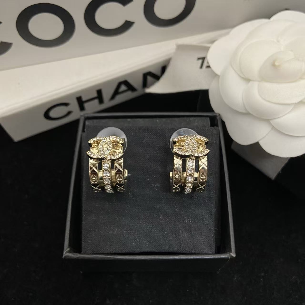 CHANE1 ダブルCパールスタッドピアス【50％割引+送料無料】