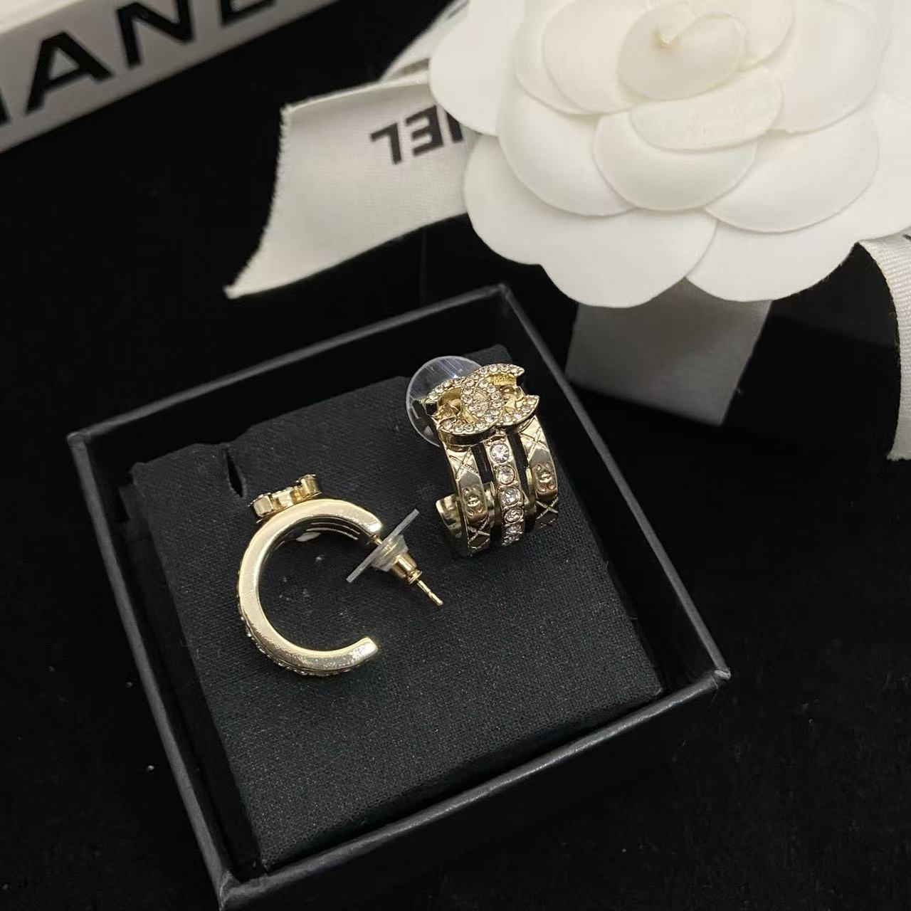 CHANE1 ダブルCパールスタッドピアス【50％割引+送料無料】