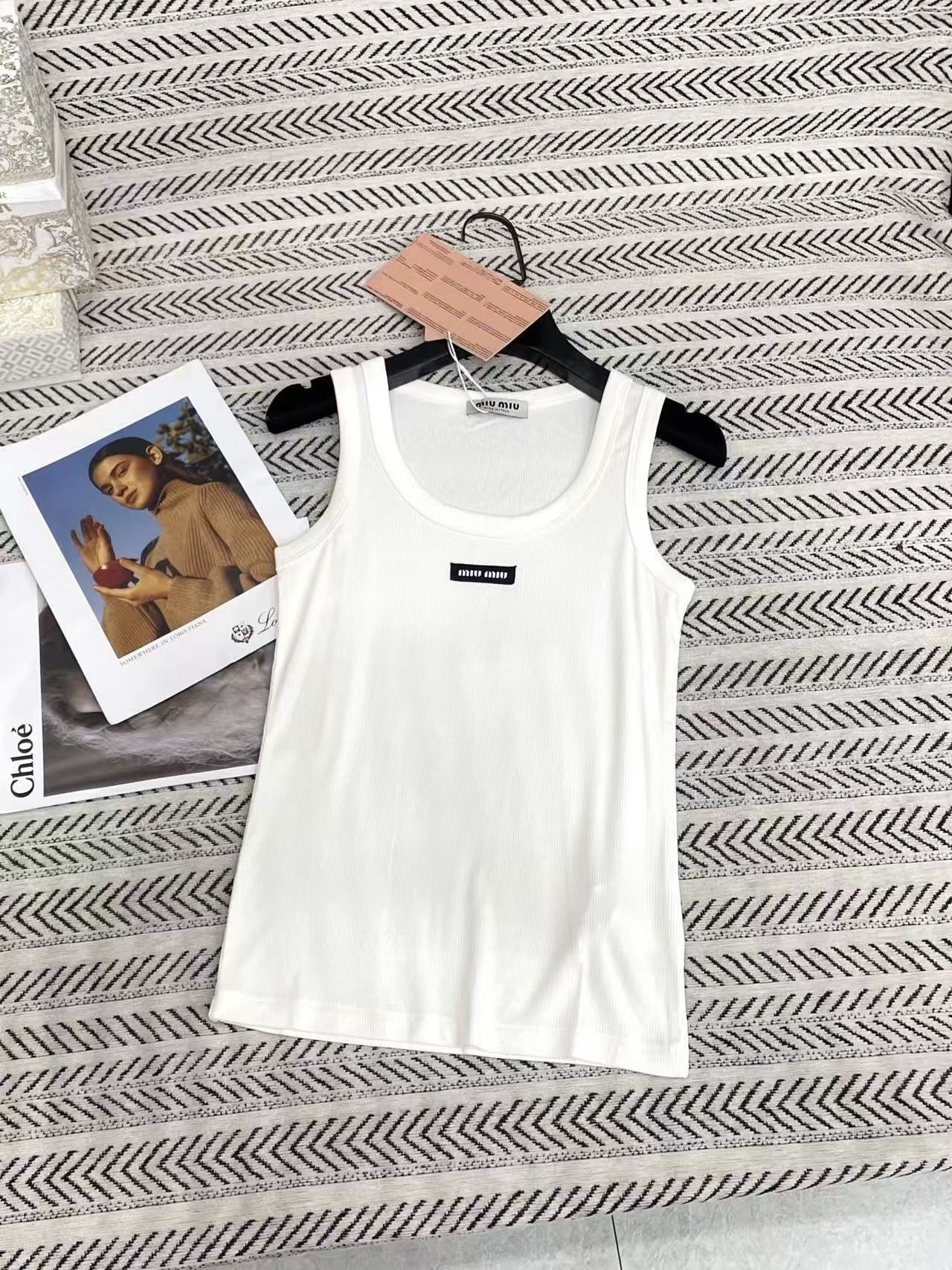 M1UM1UシンプルなレターベストTシャツ【50％割引+送料無料】
