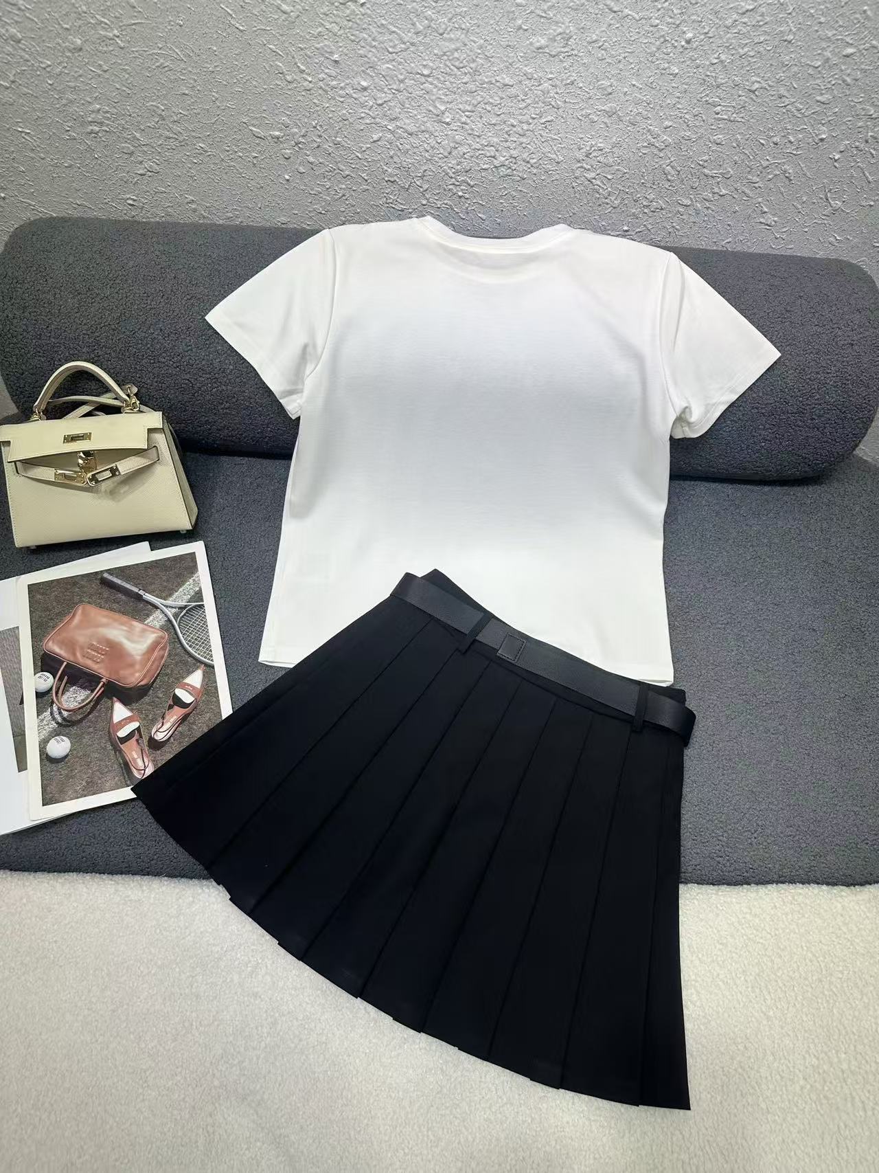 M1UM1U 高品質 レタープリントTシャツ＋スカート 2点セット【50％割引+送料無料】