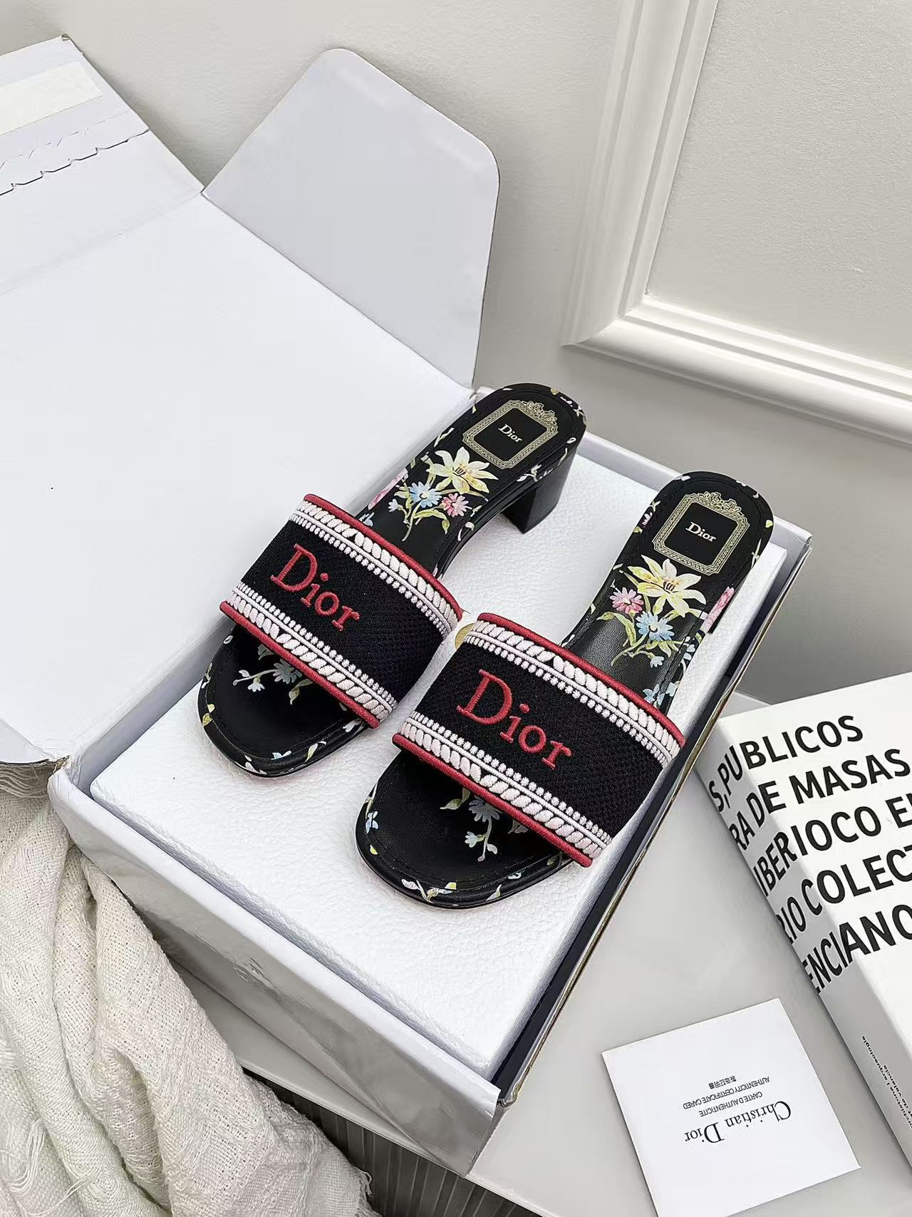 DI0R刺繍入り文字プリントの高品質ローヒールシューズ【50％割引+送料無料】
