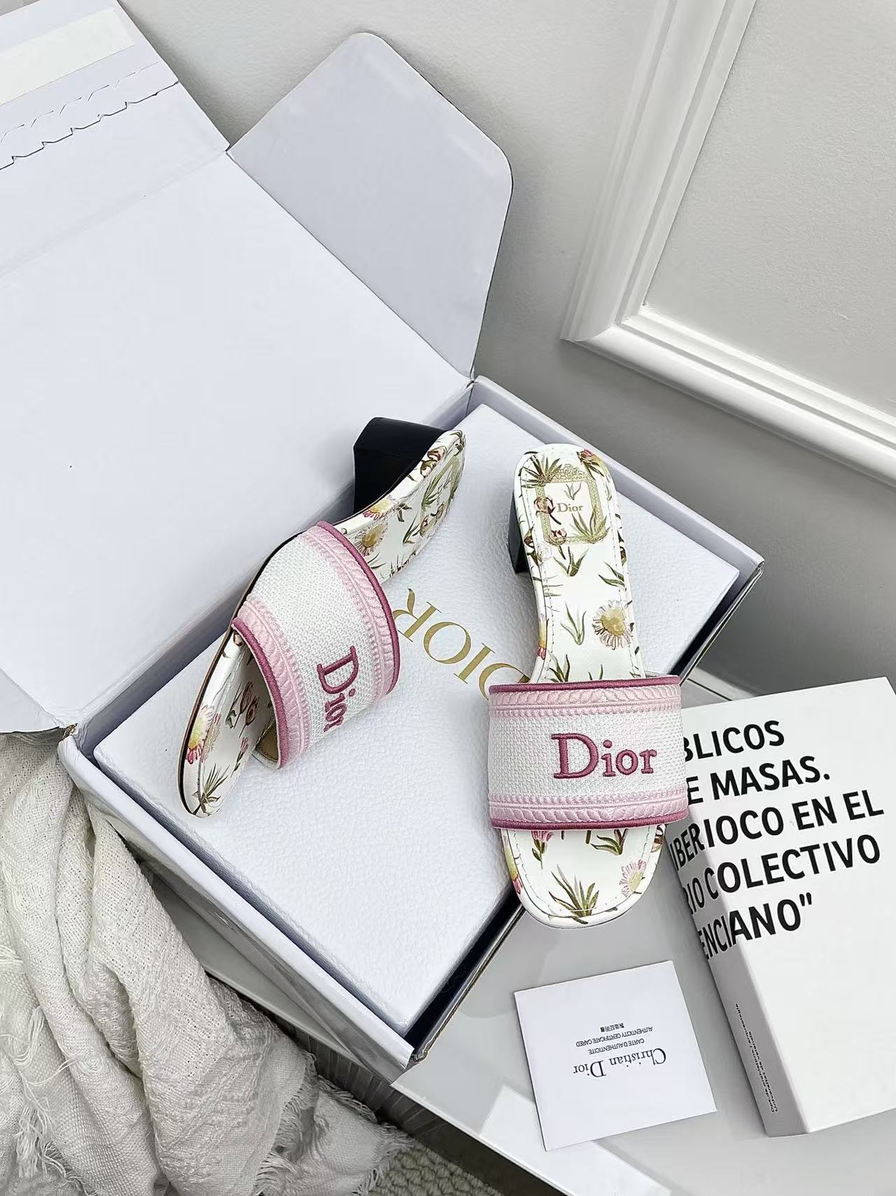 DI0R刺繍入り文字プリントの高品質ローヒールシューズ【50％割引+送料無料】