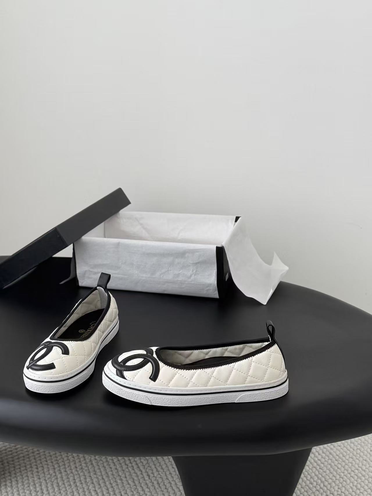 CHANEL 高品質 ダブルC プラットフォーム・フラットシューズ【50％割引+送料無料】