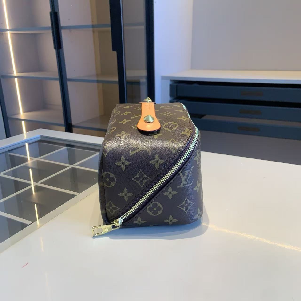 【LV  】コンビネーション3点セット【50％割引+送料無料】X995
