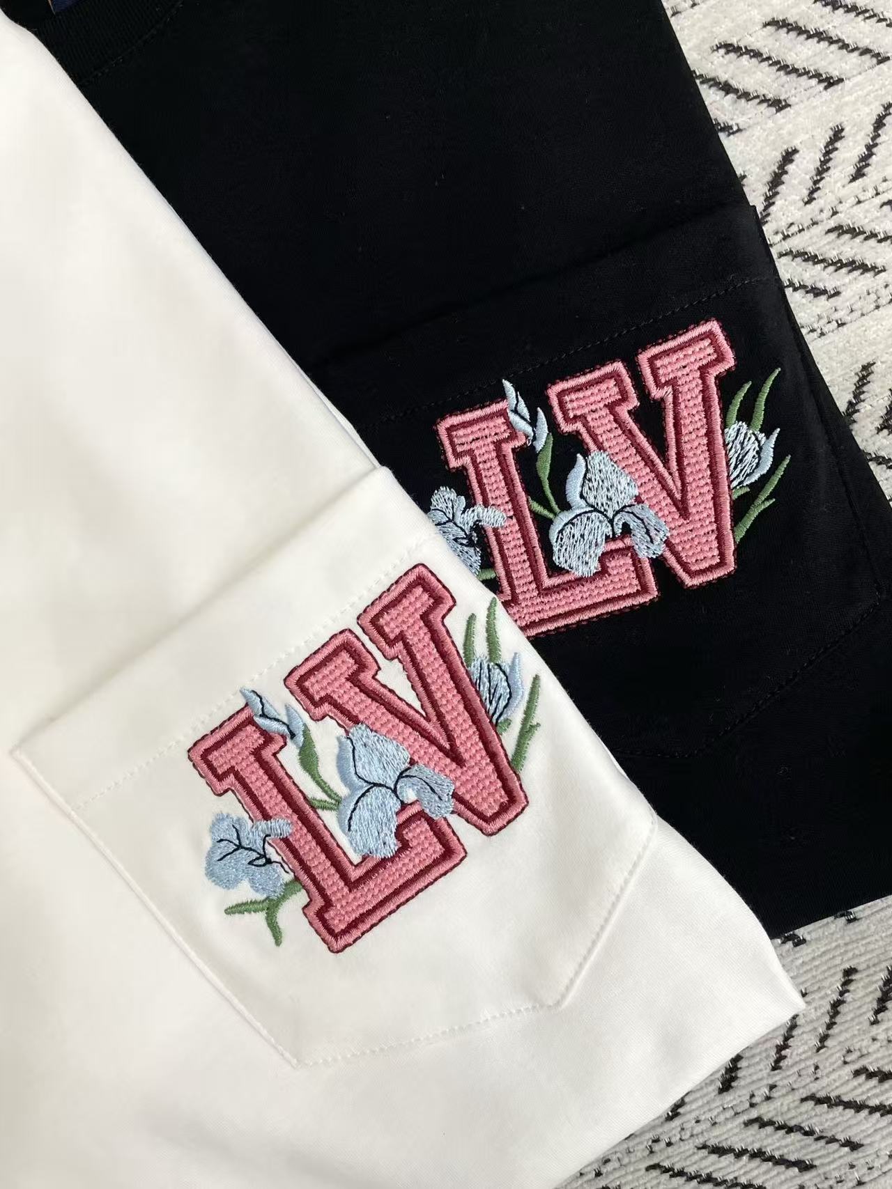 LVプリント刺繍ロゴTシャツ【50％割引+送料無料】