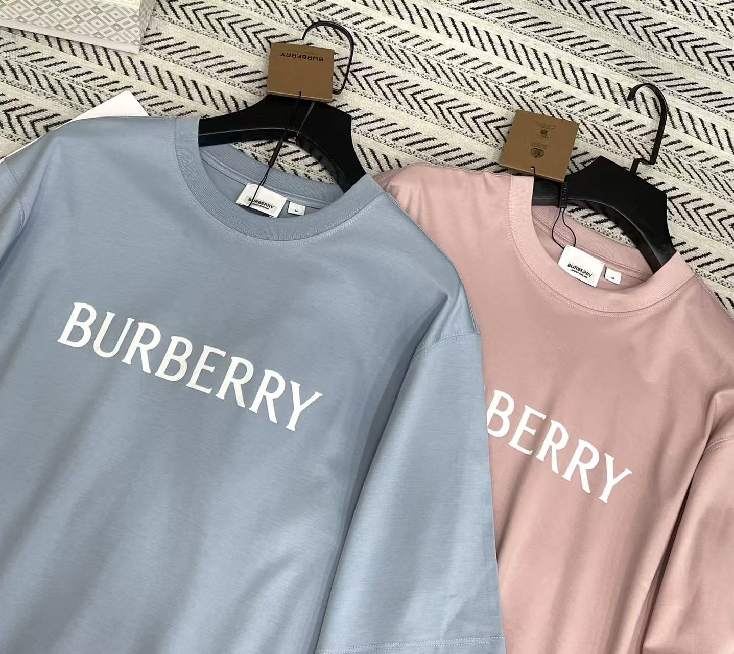 BUR8ERRY シンプルレターTシャツ【50％割引+送料無料】