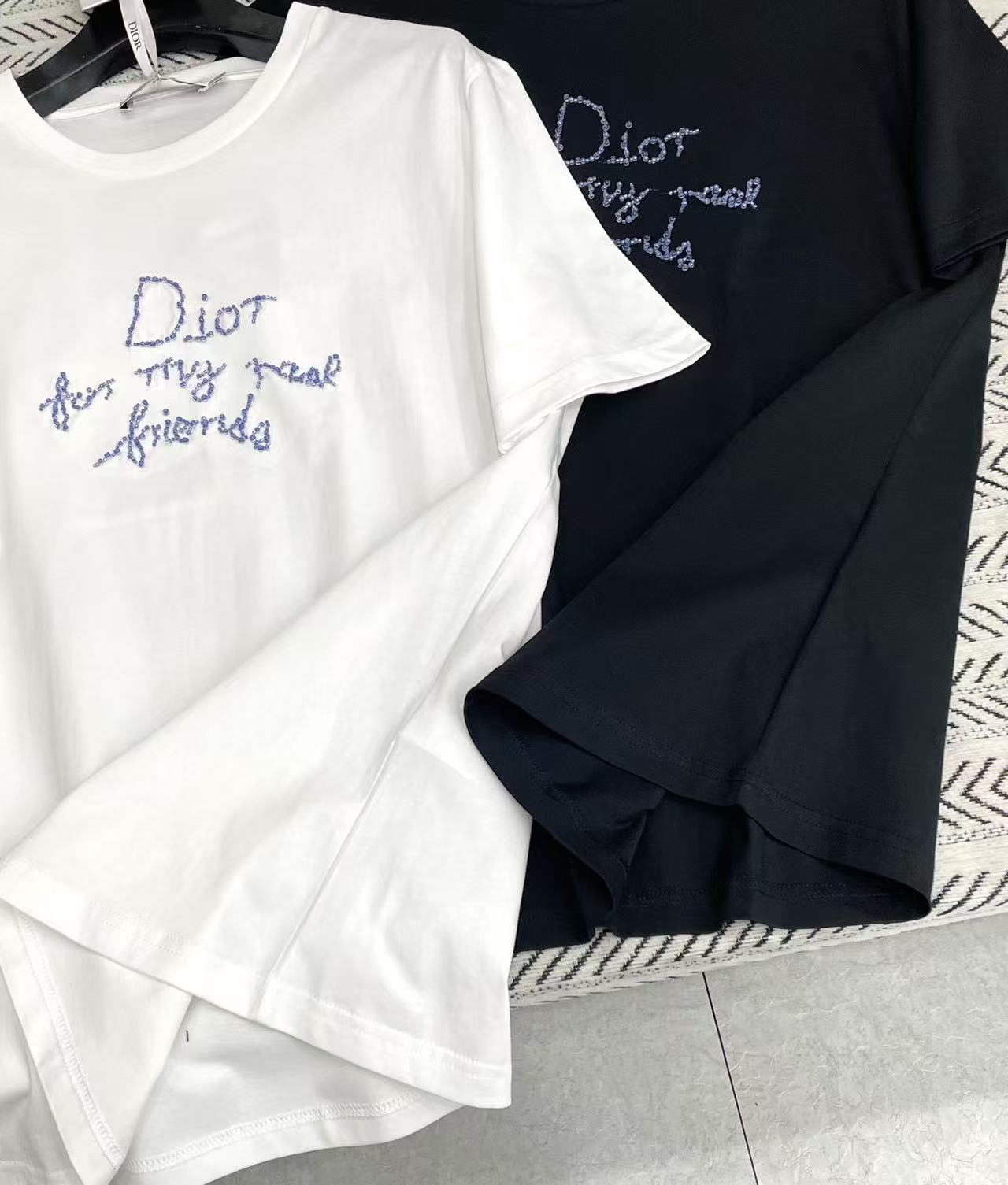 DIOR ビーズレターTシャツ【50％割引+送料無料】