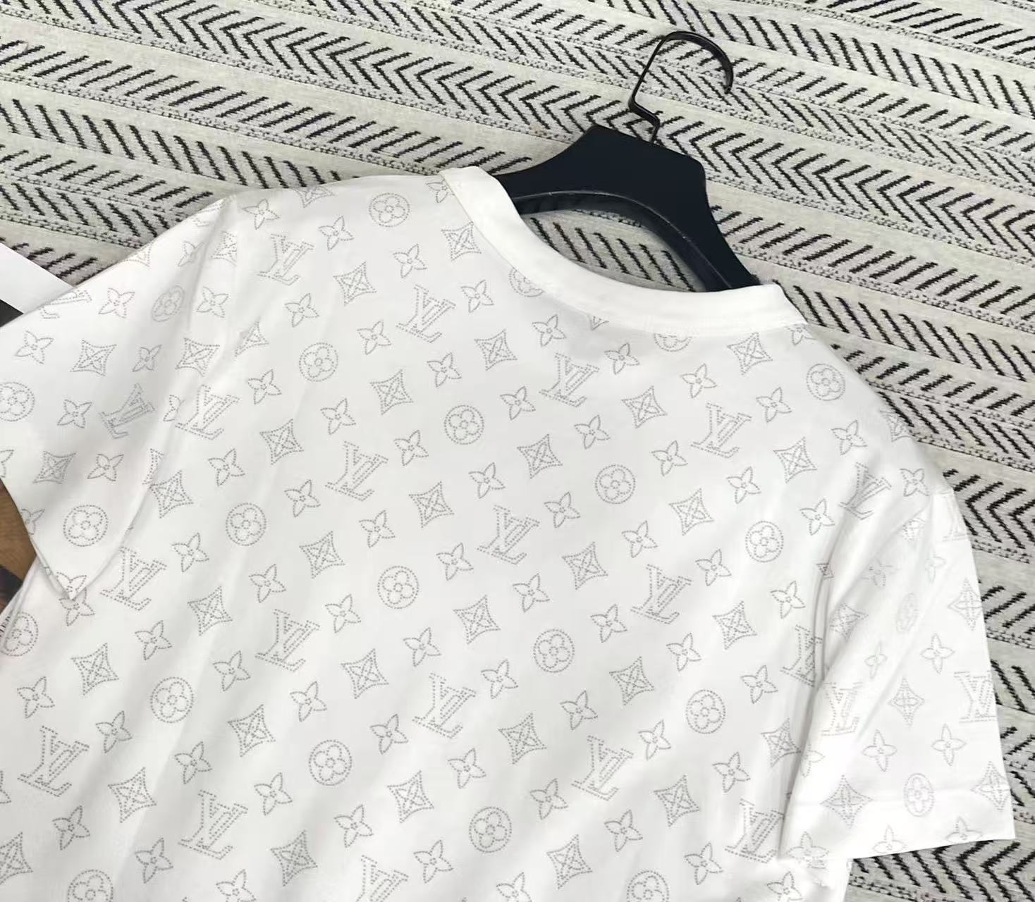 LV 四つ葉のクローバー柄Tシャツ【50％割引+送料無料】