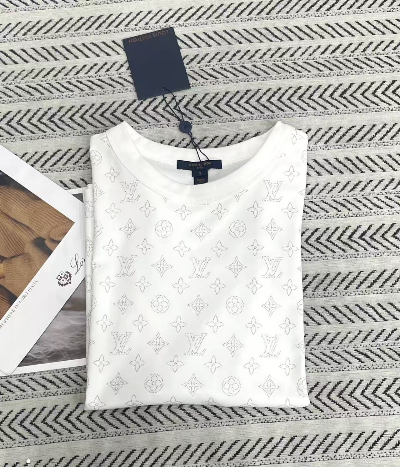 LV 四つ葉のクローバー柄Tシャツ【50％割引+送料無料】