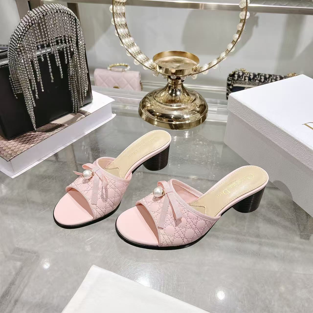 DIOR 上質なカーフスキン パール付きローヒールシューズ【50％割引+送料無料】