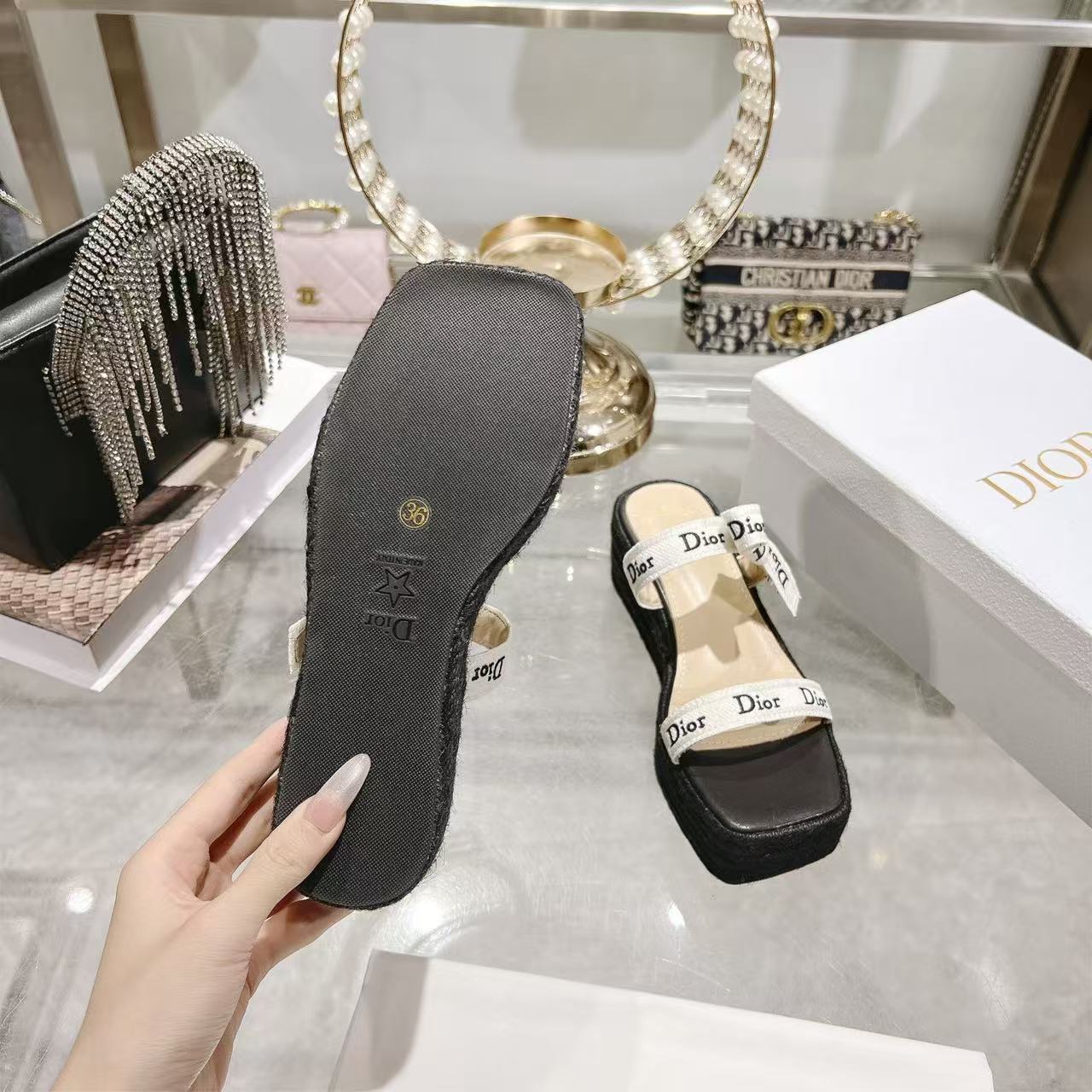 DIOR 上質なプラットフォーム編み込みサンダル【50％割引+送料無料】