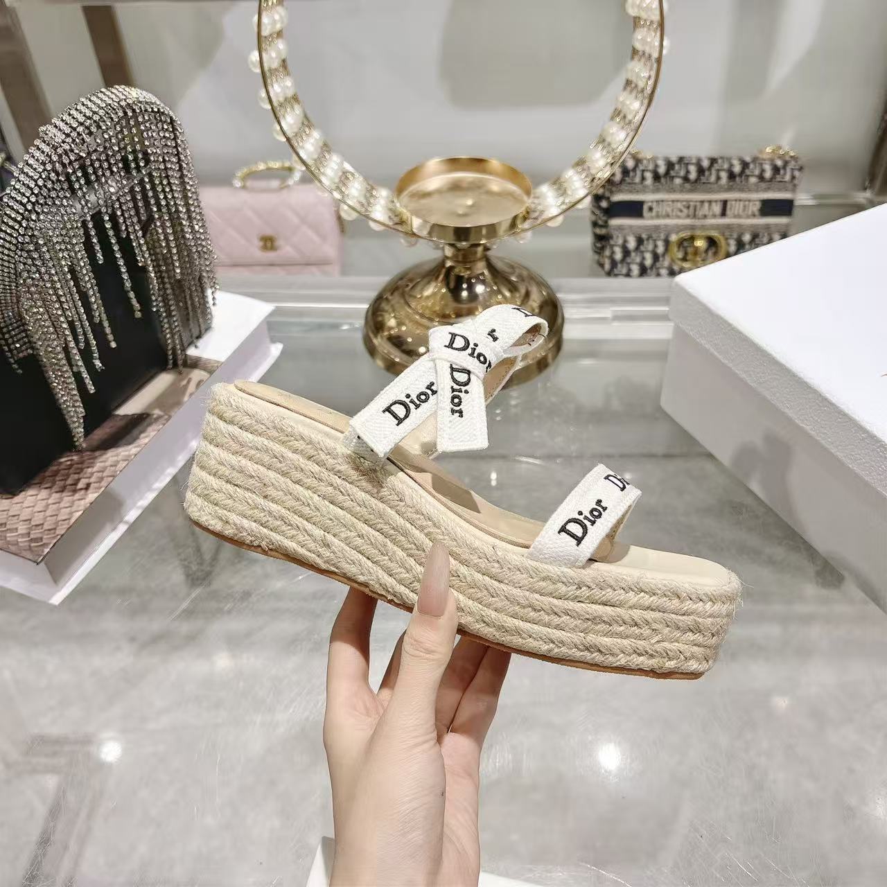 DIOR 上質なプラットフォーム編み込みサンダル【50％割引+送料無料】