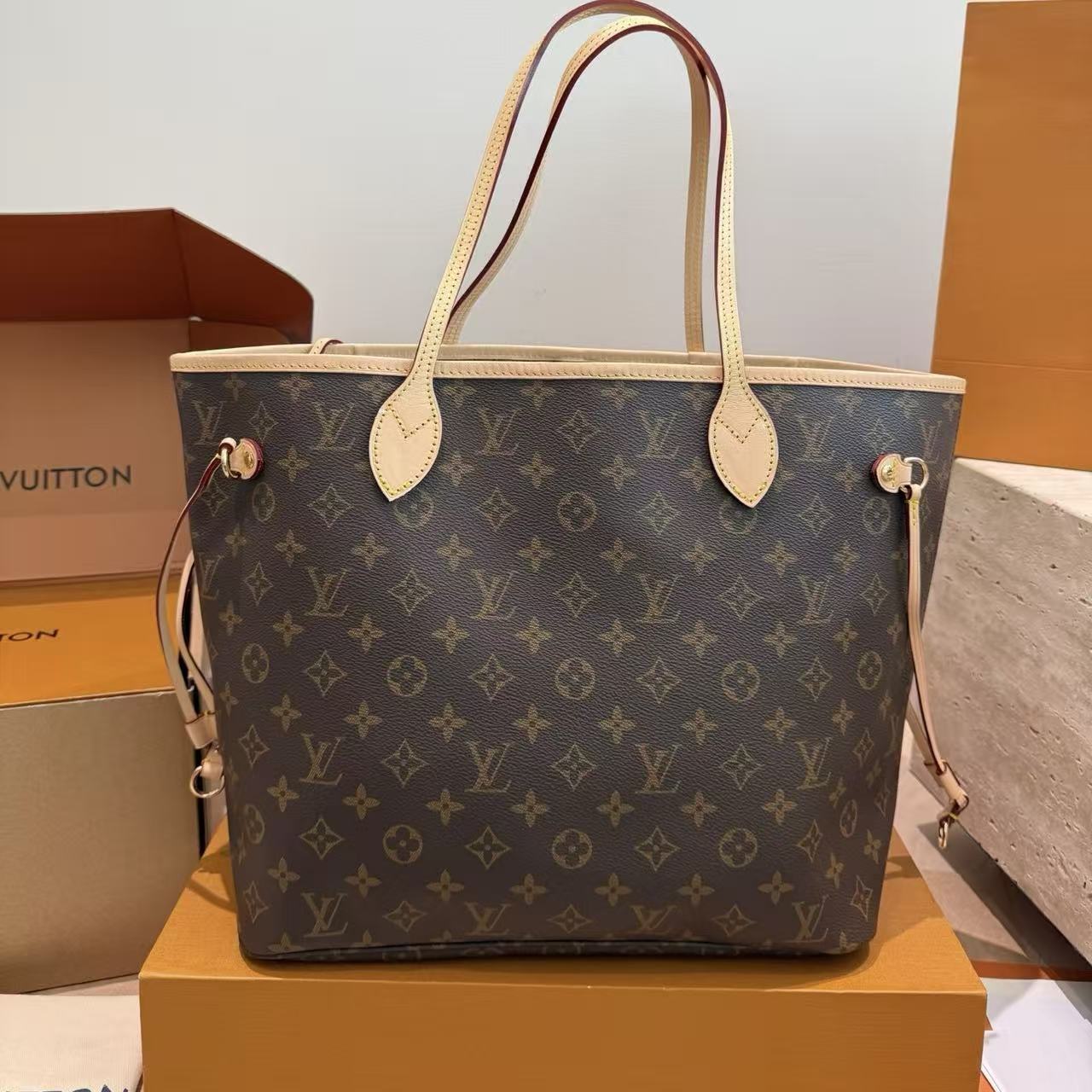LV Neverfullショッピングバッグ【50％割引+送料無料】