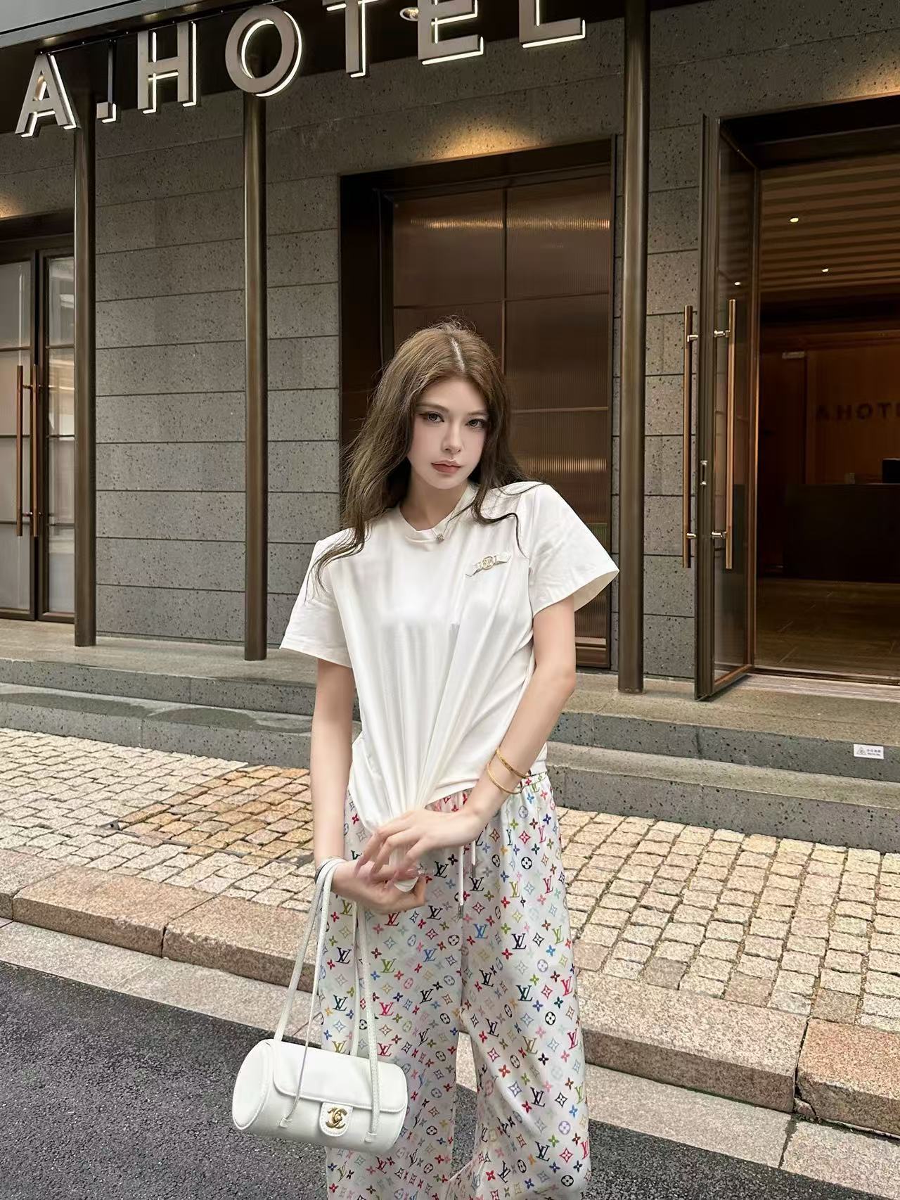 LV高品質のTシャツ＋パンツのツーピースセット【50％割引+送料無料】