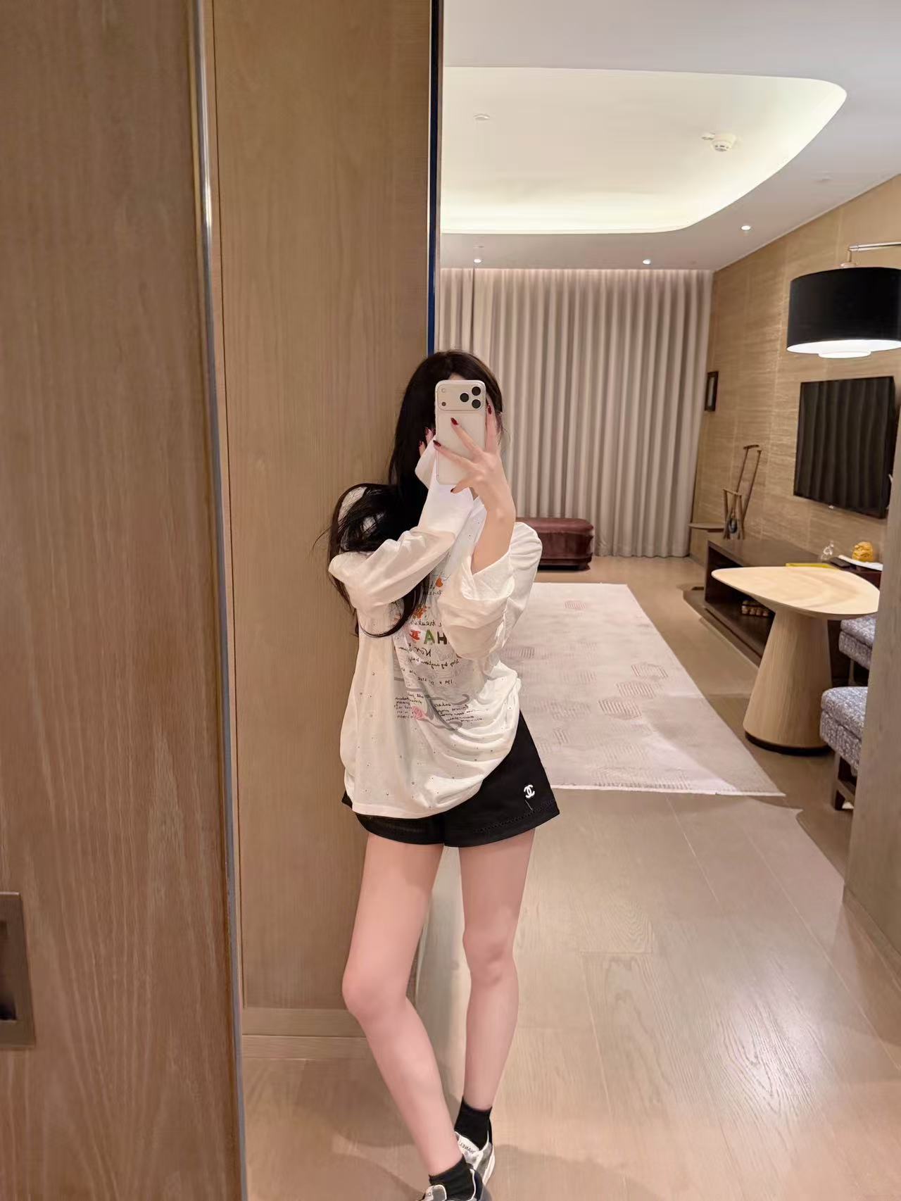 CHANE1 ラインストーンレター長袖Tシャツ【50％割引+送料無料】