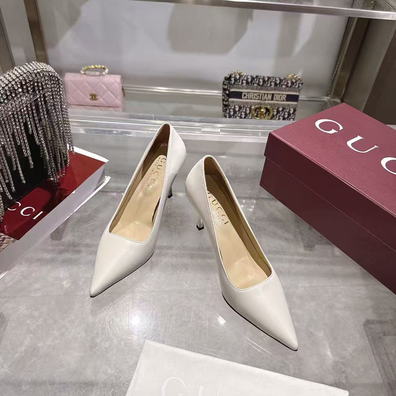 GUCC1高品質でミニマルなポインテッドトゥのハイヒール【50％割引+送料無料】