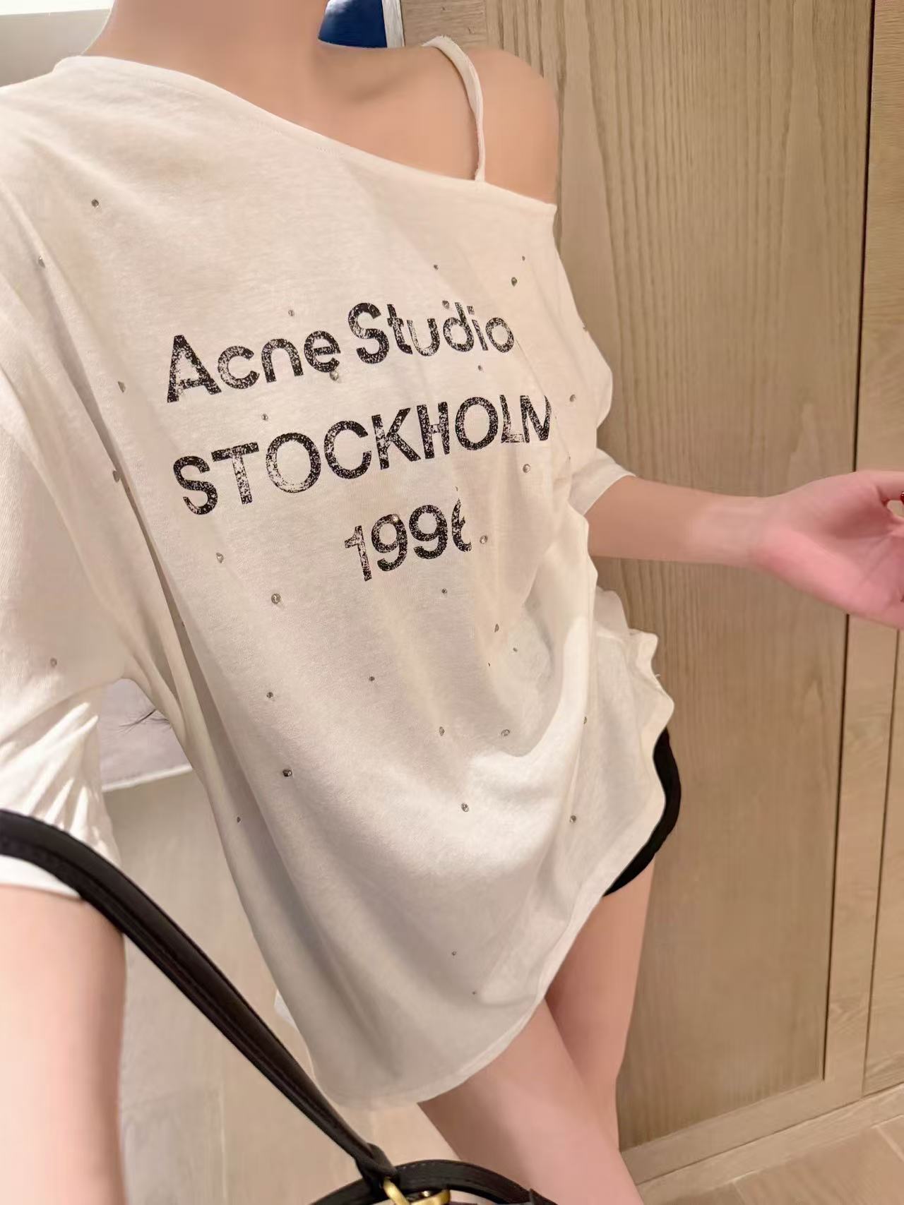 Acne Studiosオフショルダーラインストーン付き日焼け防止Tシャツ【50％割引+送料無料】