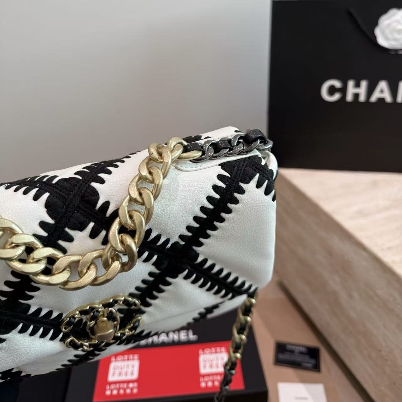 CHANE1 チェック柄刺繍入りフラップバッグ【50％割引+送料無料】