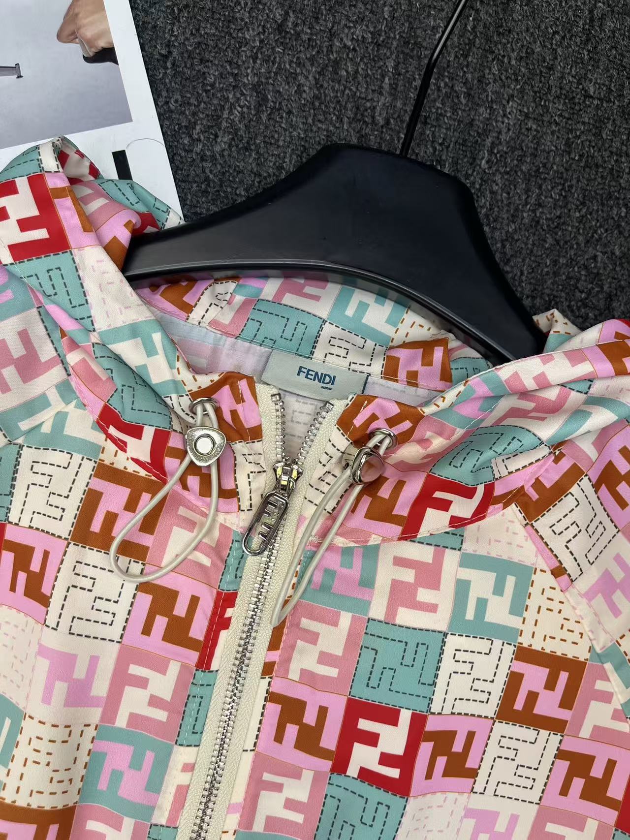 FEND1FF フード付きUVカットジャケット【50％割引+送料無料】