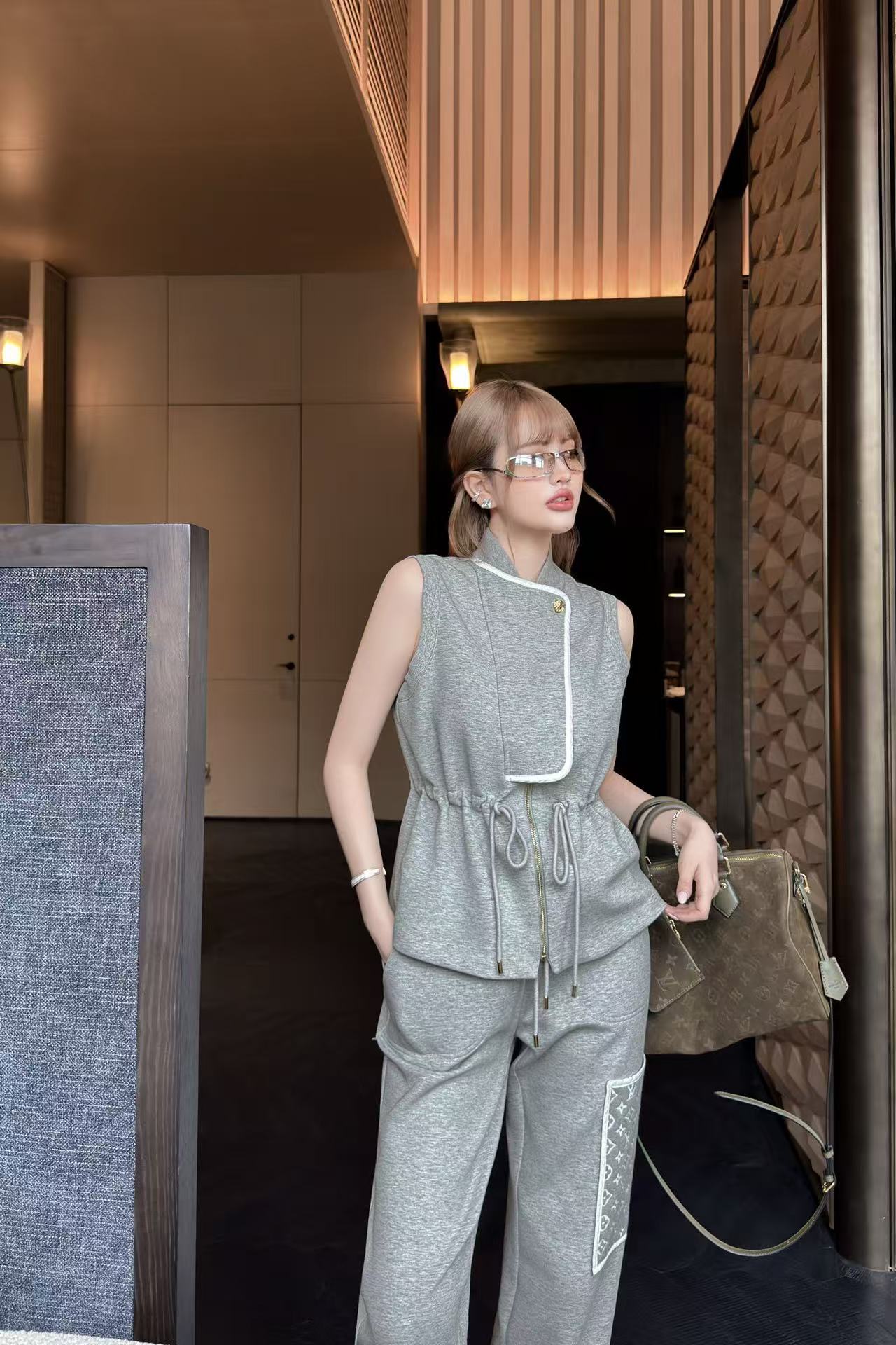 LV ノースリーブトップス＆パンツ 2点セット【50％割引+送料無料】